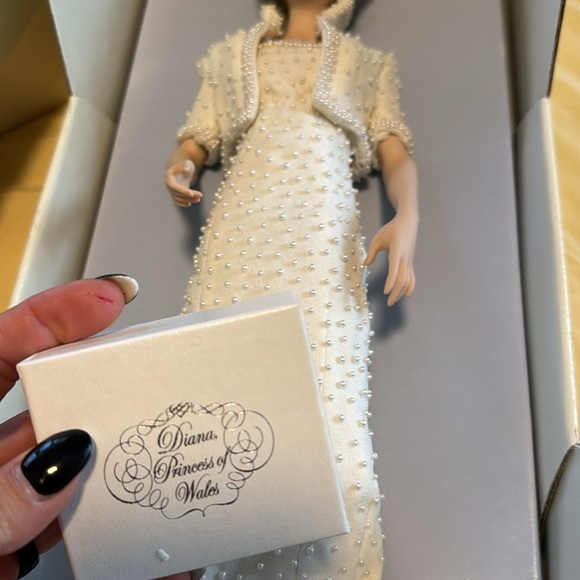 NEW IN BOX Princess Diana collector doll - Picture 3 of 8